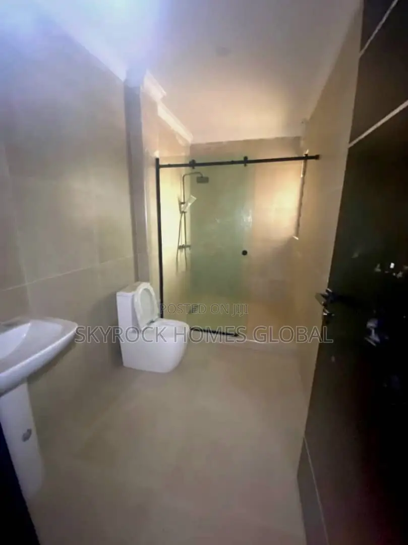 4bdrm Apartment in Lekki Phase 1 for rent