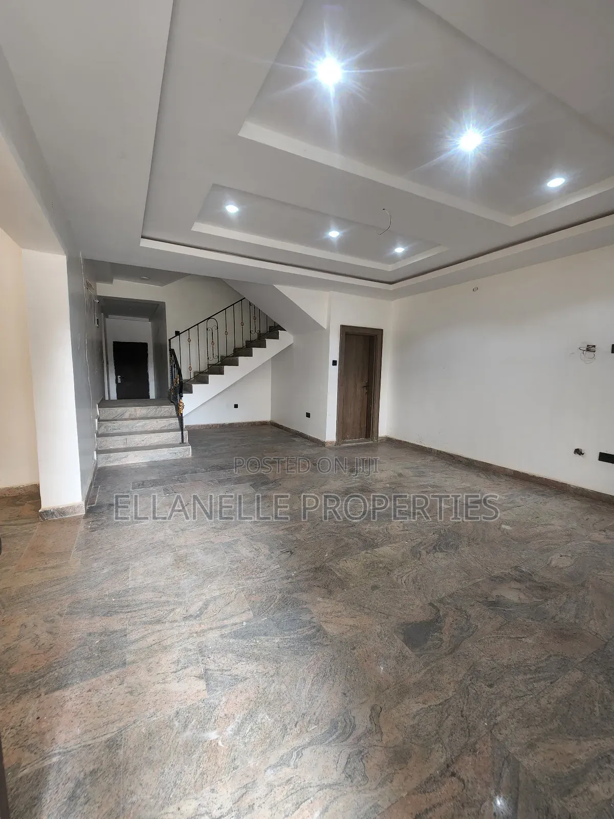 5bdrm Townhouse / Terrace in Asokoro for rent