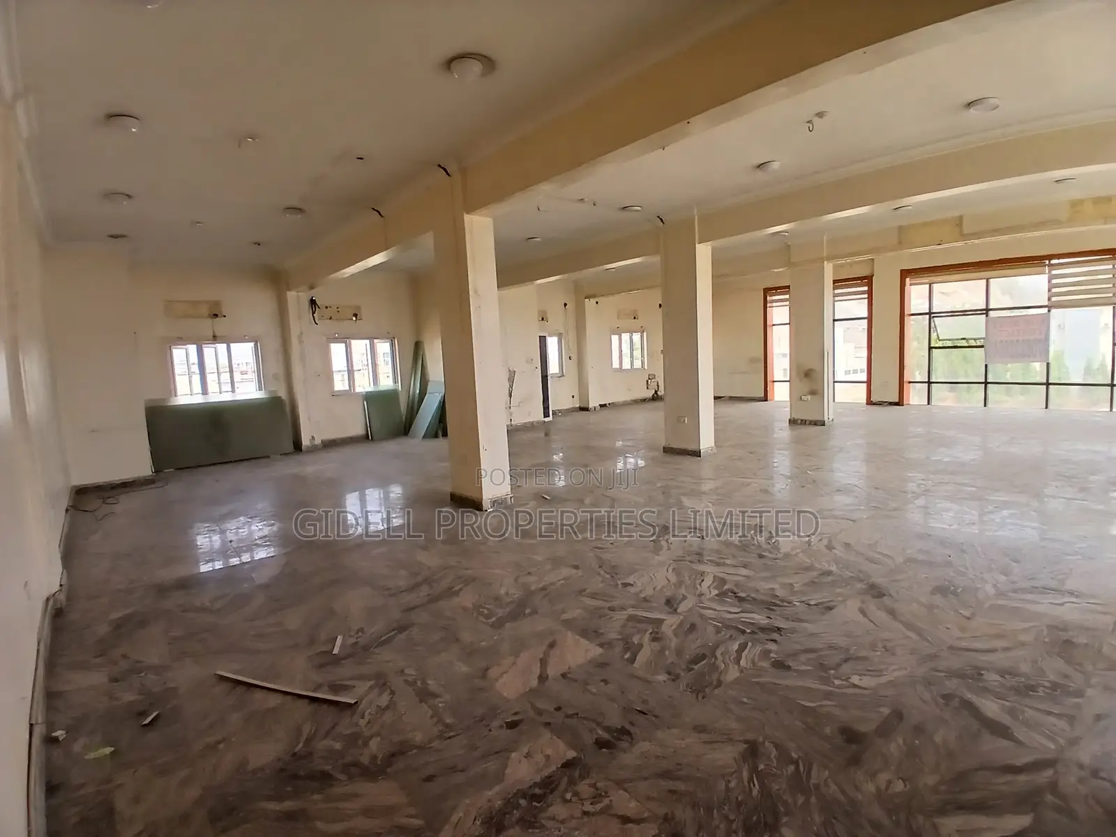 130sqm 168sqm Shop / Office Space on the Ground Fourth Floors