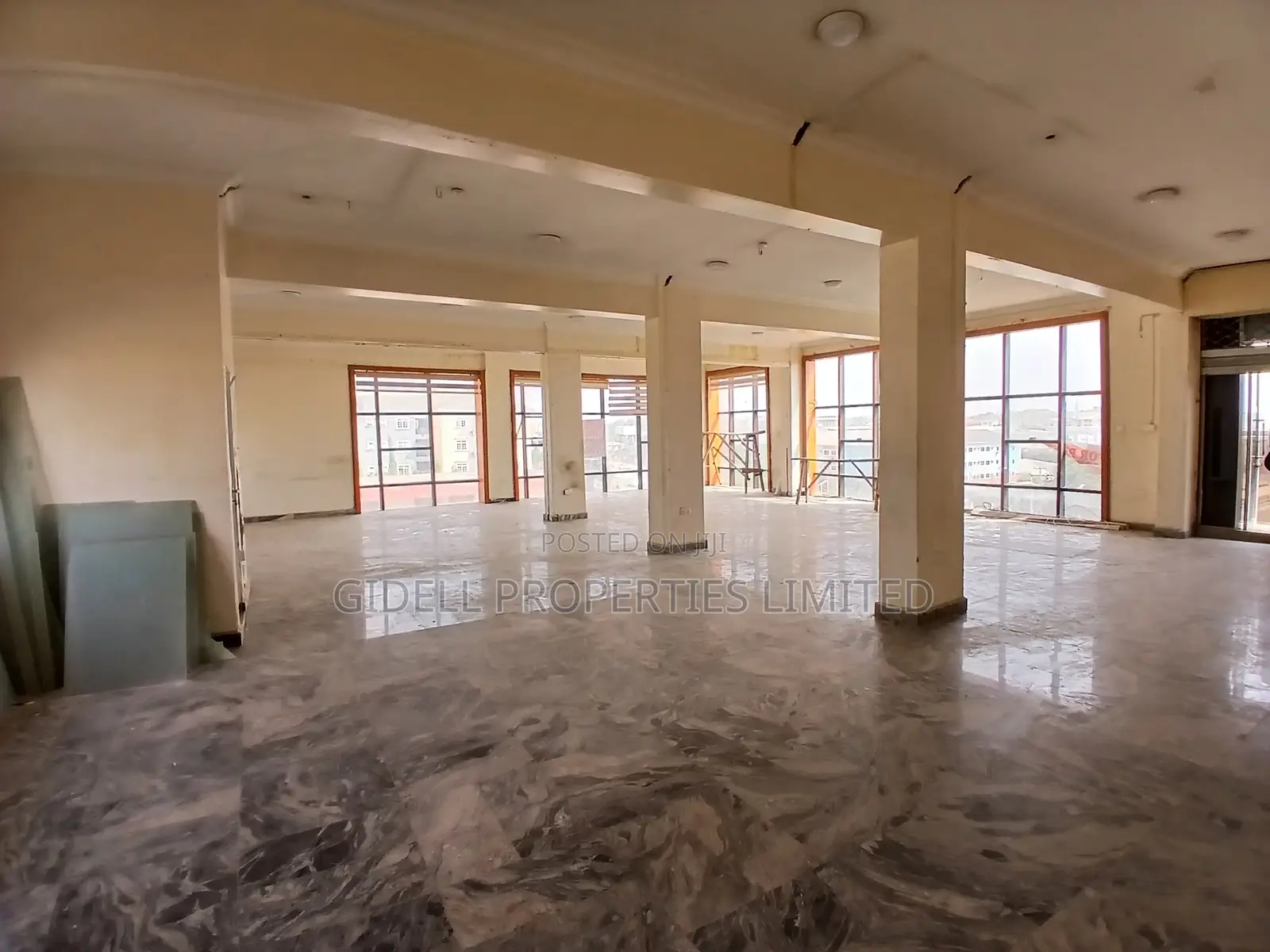 130sqm 168sqm Shop / Office Space on the Ground Fourth Floors