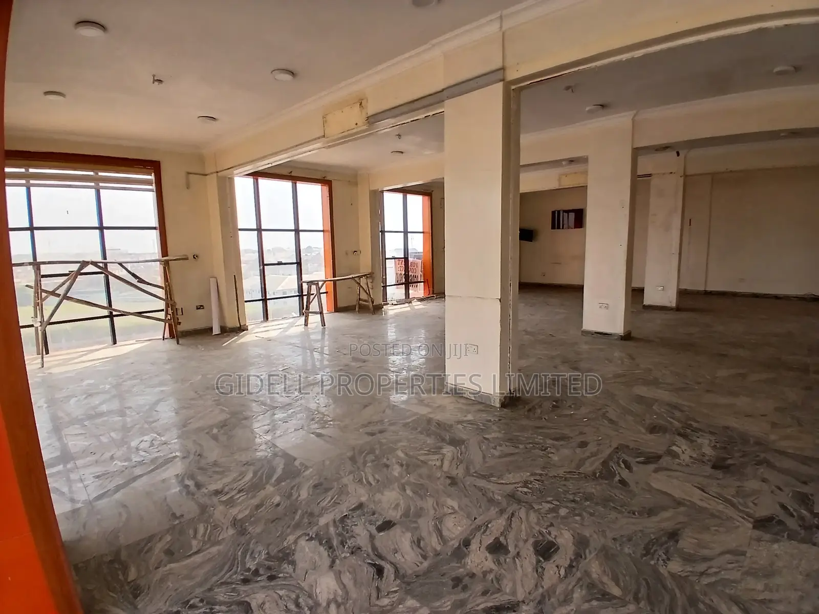130sqm 168sqm Shop / Office Space on the Ground Fourth Floors