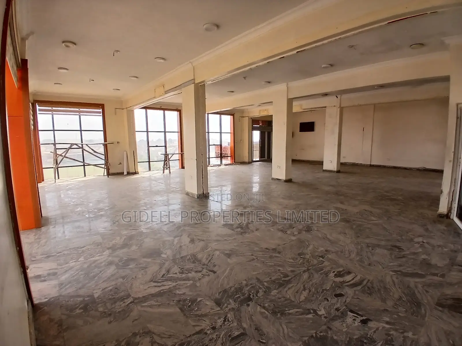130sqm 168sqm Shop / Office Space on the Ground Fourth Floors