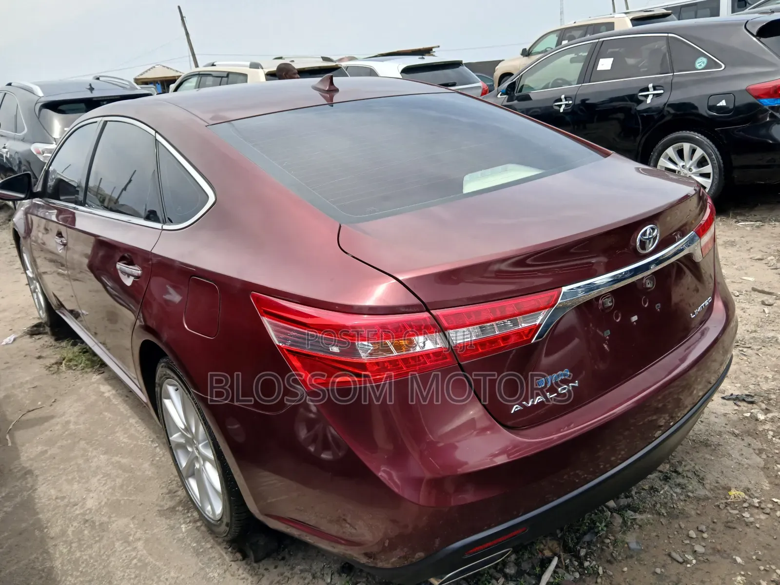 Toyota Avalon Limited 4dr Sedan (3.5L 6cyl 6A) 2015 Maroon