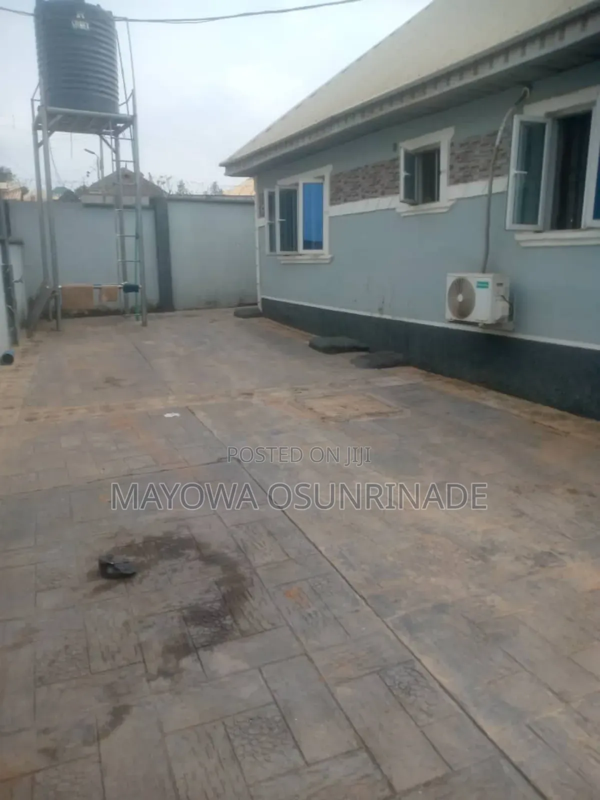 3bdrm Apartment in Ologuneru for rent
