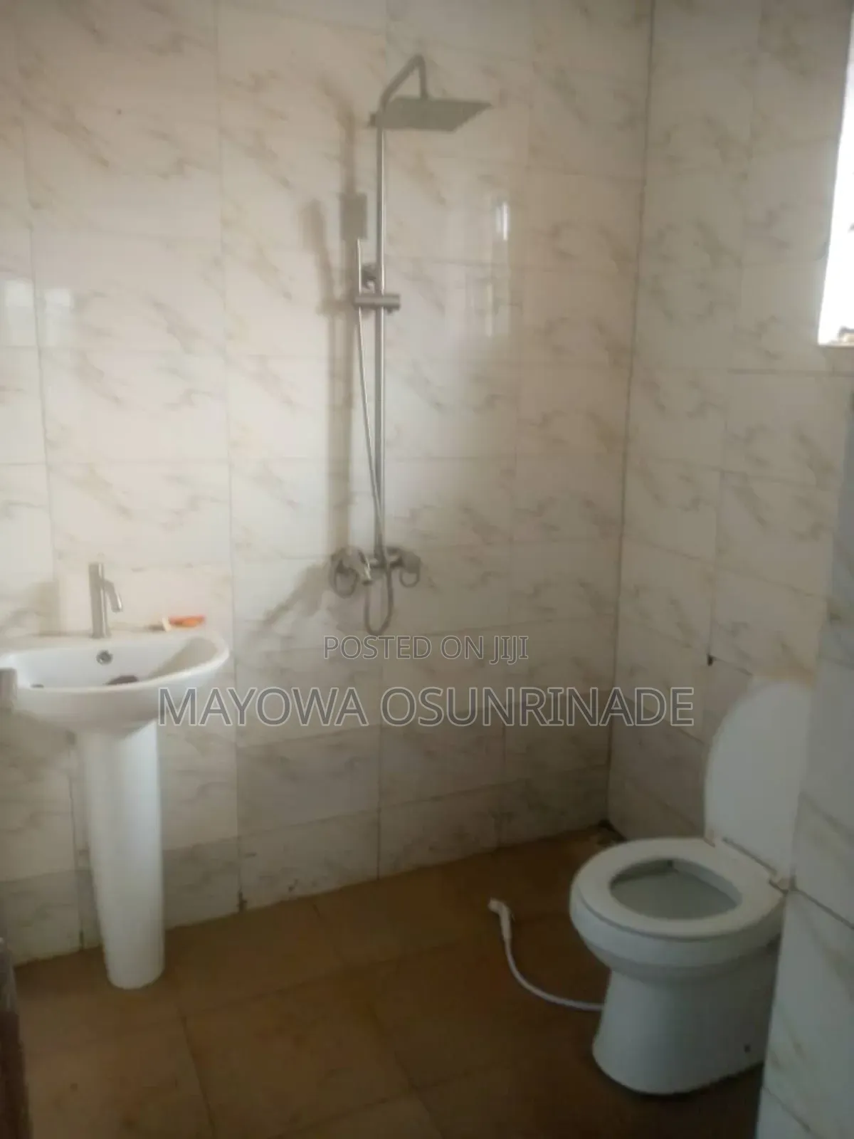 3bdrm Apartment in Ologuneru for rent