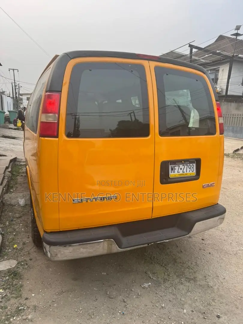 GMC Savana 2500 2008 Yellow