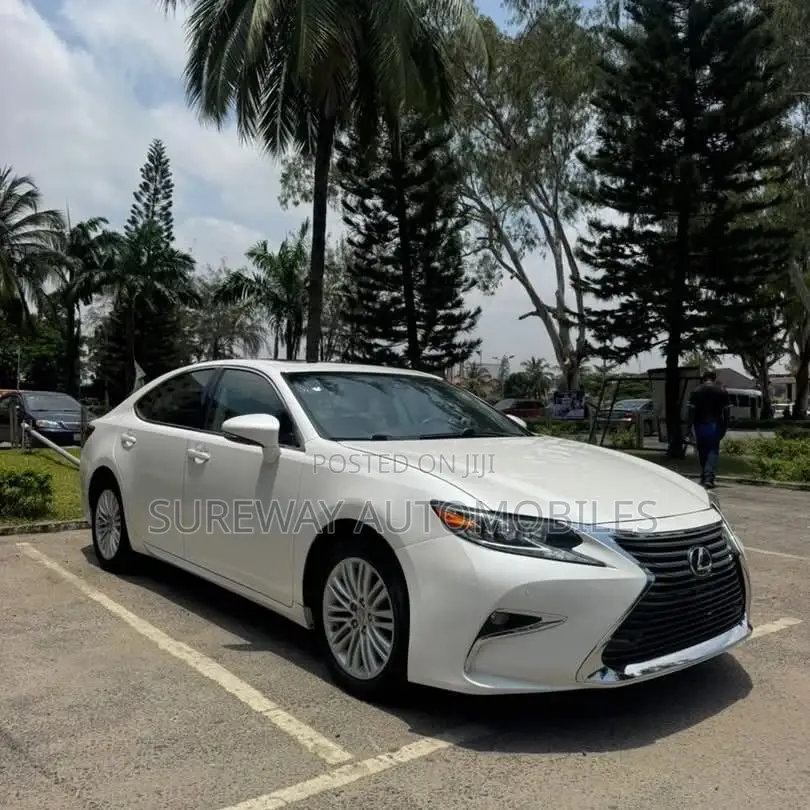 Lexus ES 350 FWD 2017 White
