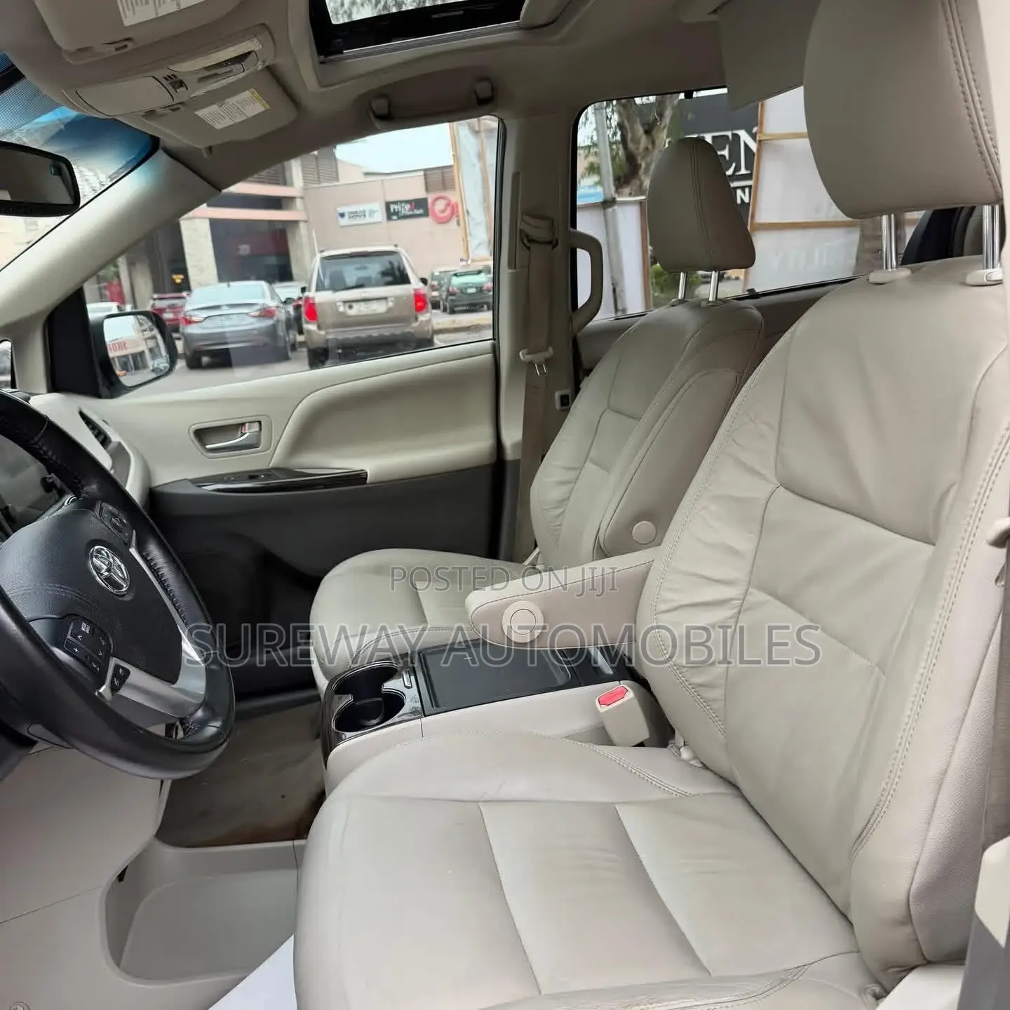 Toyota Sienna XLE 7 Passenger (3.5L 6cyl 6A) 2016 Gold