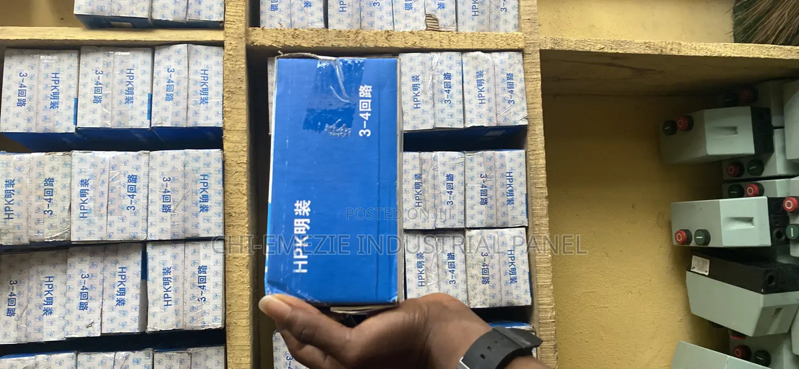 Strong 3/4 Way Breaker Box – Durable Electrical Distribution Box 😊👍