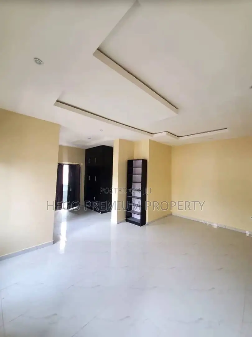 4bdrm Duplex in Old Gra for rent