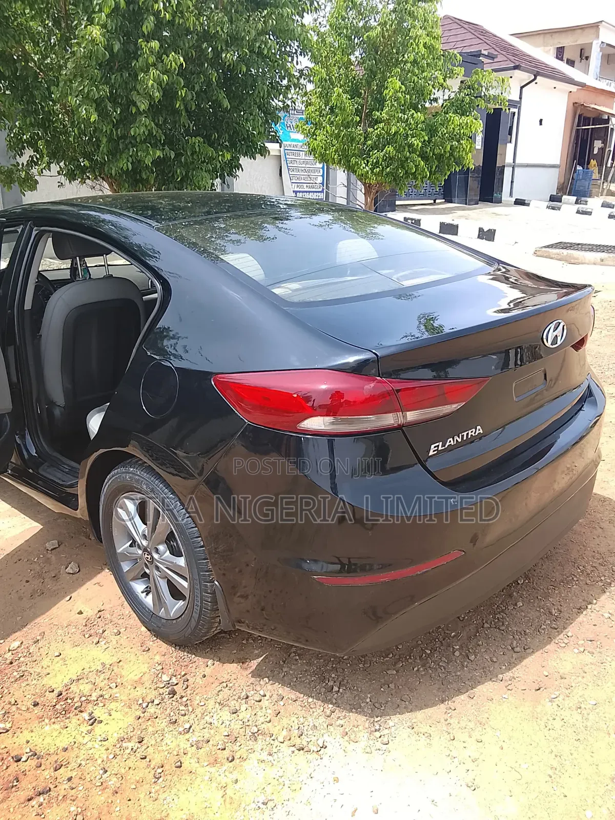 Hyundai Elantra Limited Sedan FWD (2.0L 4cyl 6A) 2017 Black