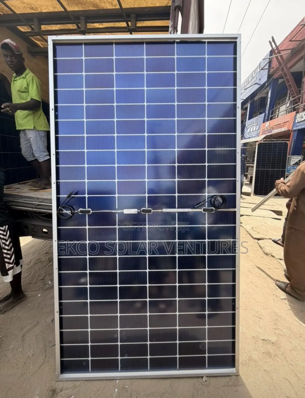 Jinko Bifacial Grade a 725watts Panel