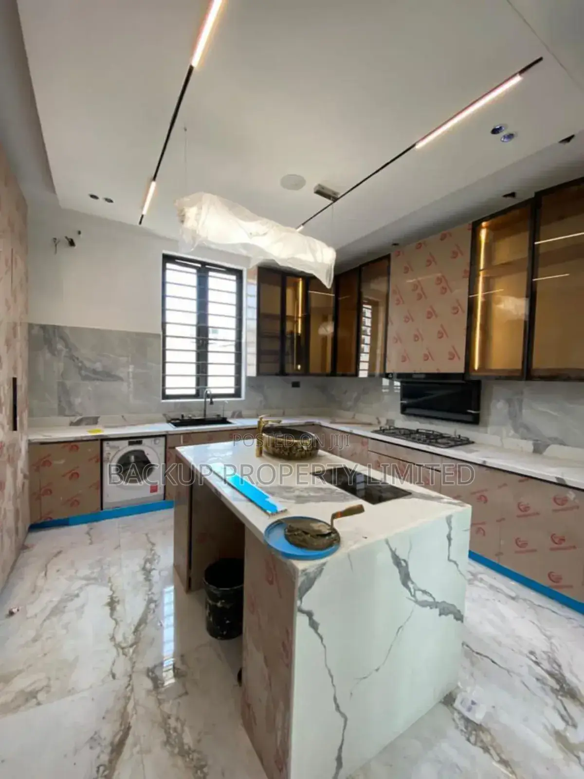 5bdrm Duplex in Lekki Phase 1 for sale