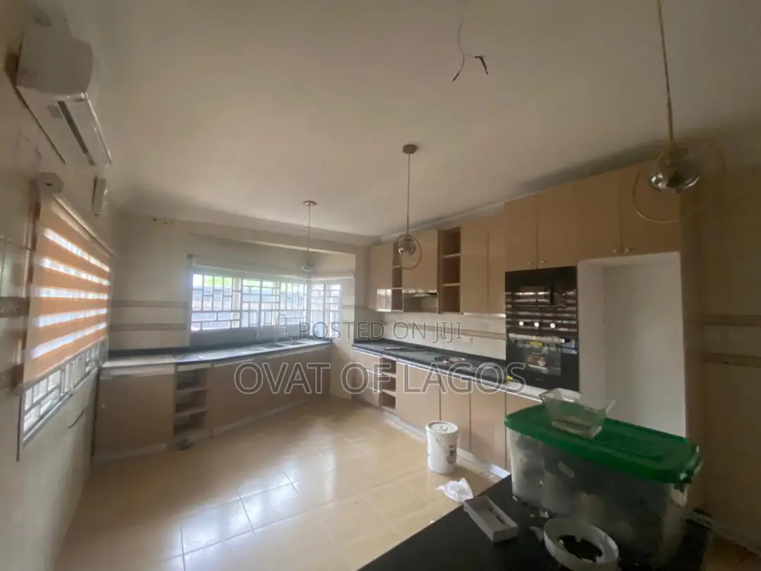 4bdrm Duplex in Lekki Phase 1 for rent