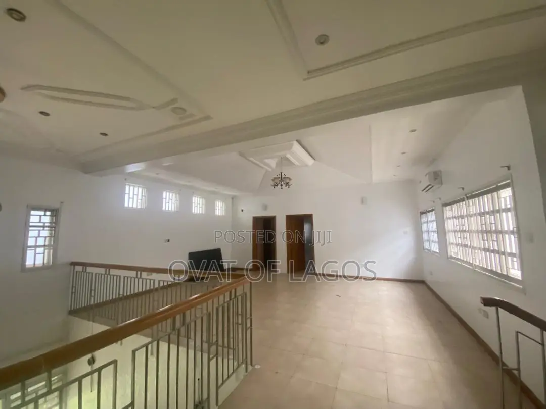 4bdrm Duplex in Lekki Phase 1 for rent