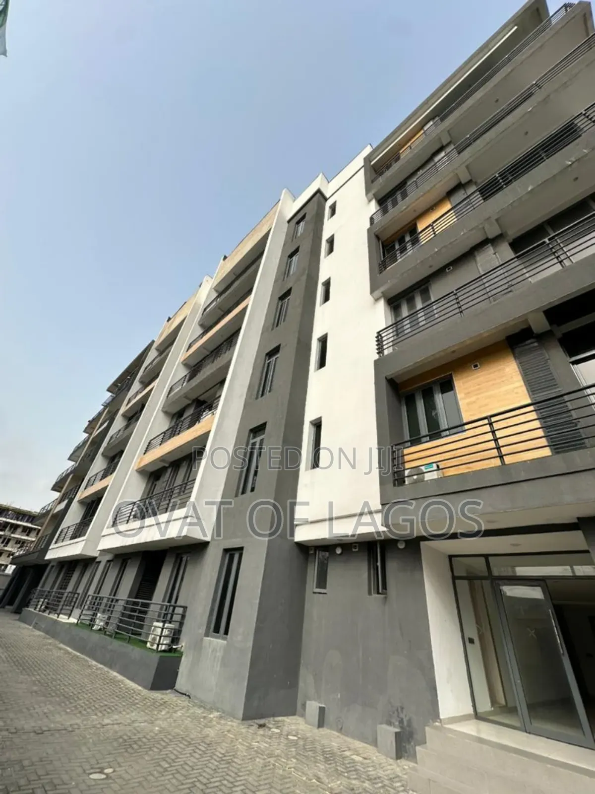 3bdrm Apartment in Lekki Phase 1 for sale