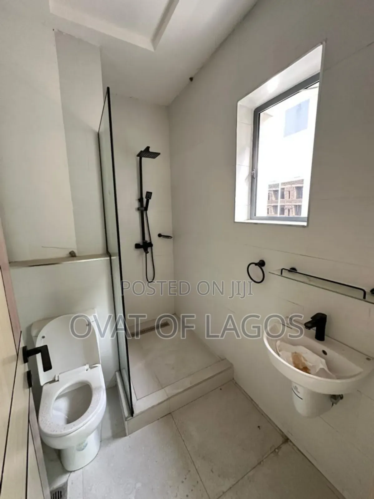 3bdrm Apartment in Lekki Phase 1 for sale