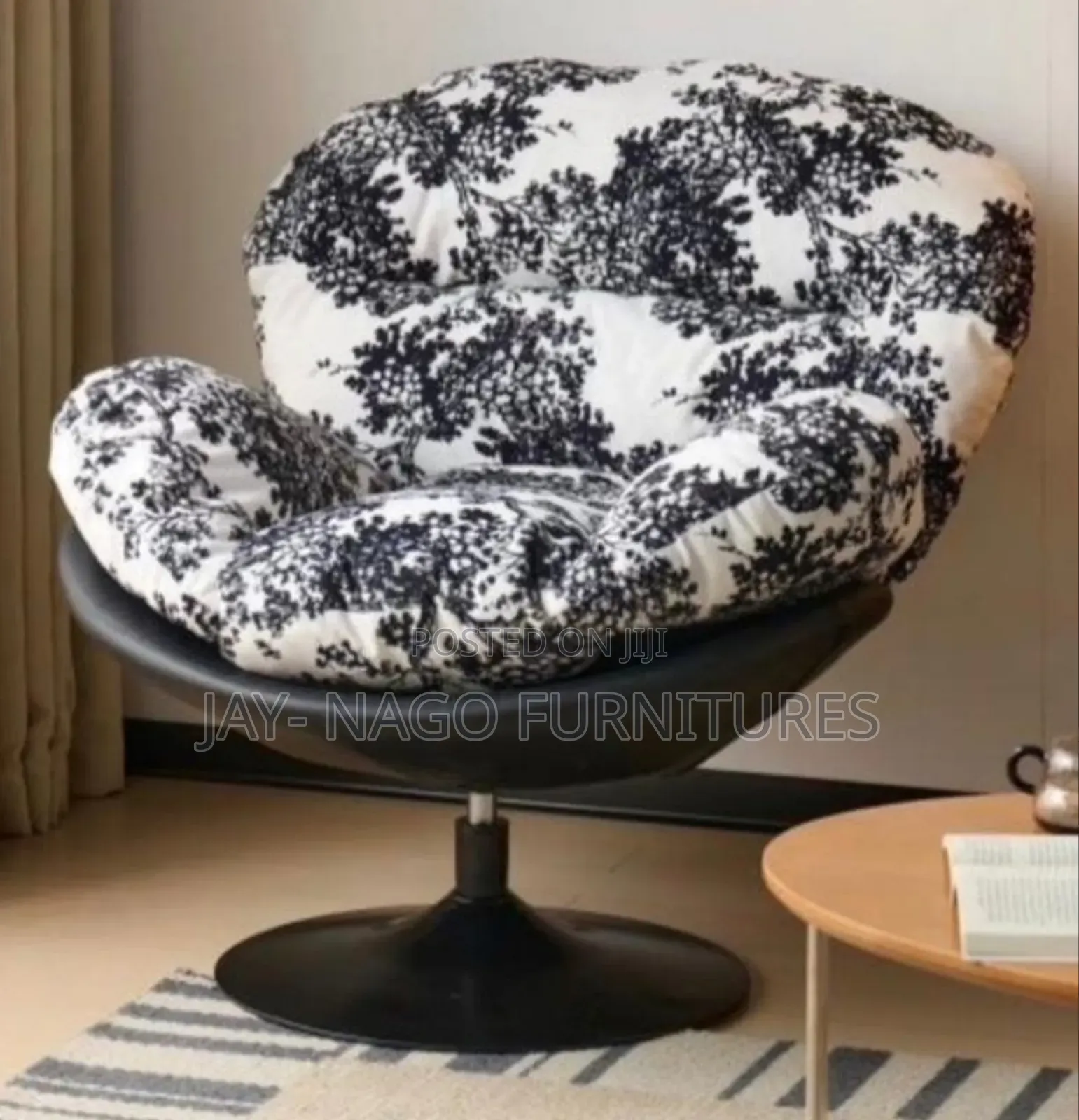 Swivel Chilling Fabric Chair