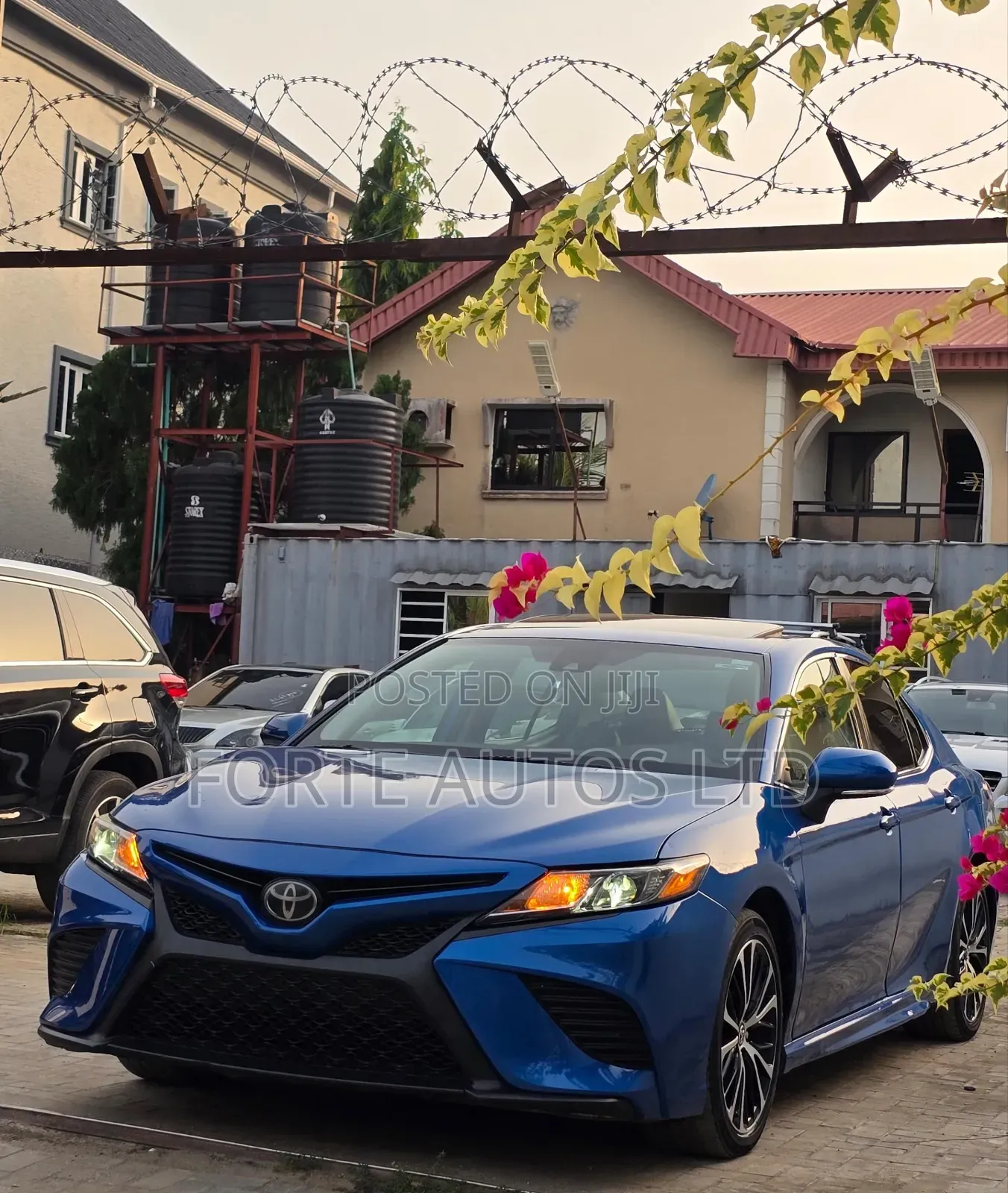 Toyota Camry SE FWD 2020 Blue