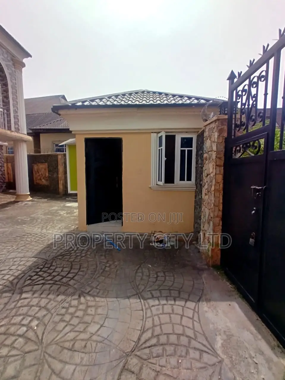 12bdrm Mansion in Alogba Estate And, Ibeshe / Ikorodu for sale