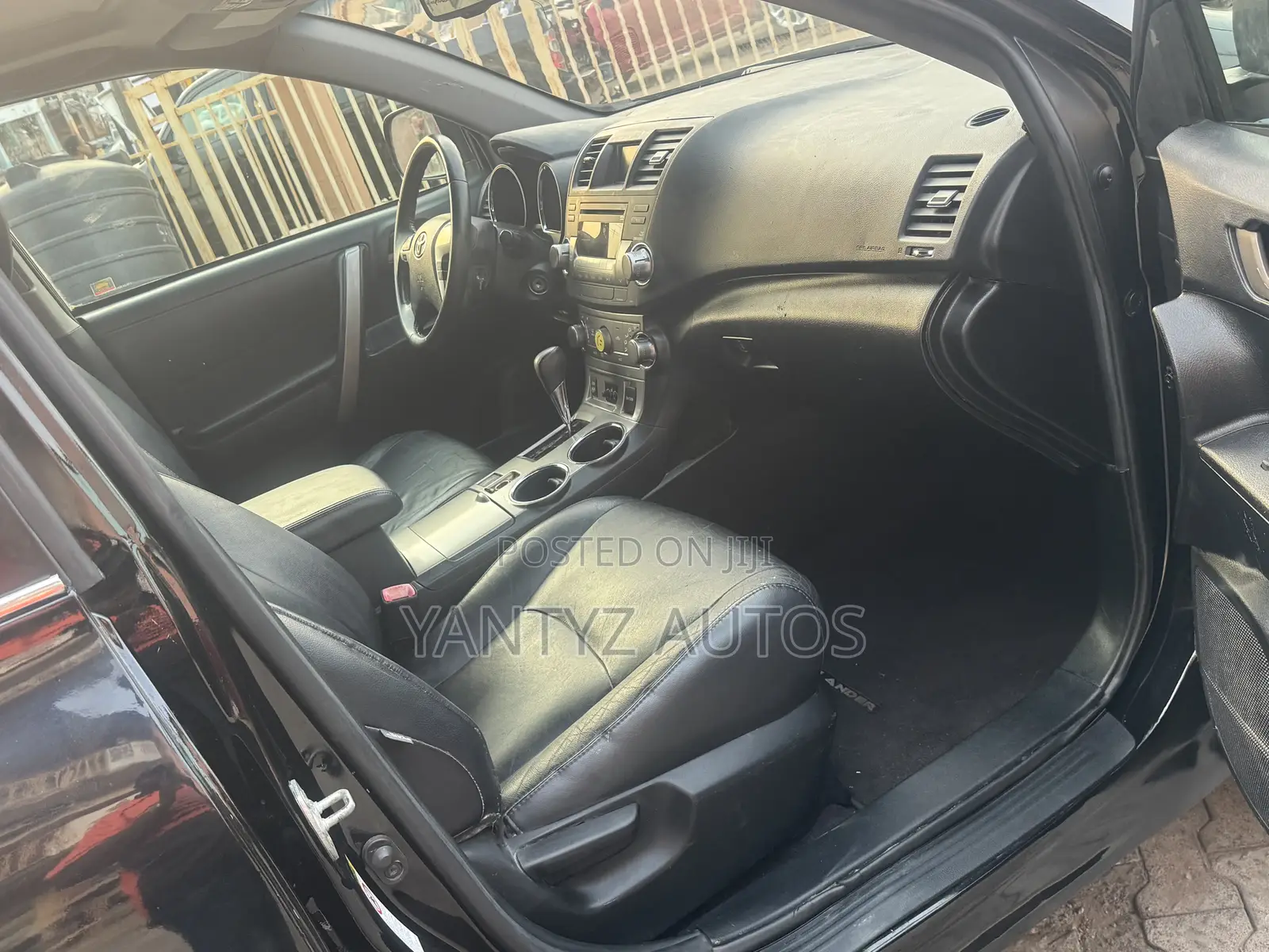 Toyota Highlander SE 2011 Black