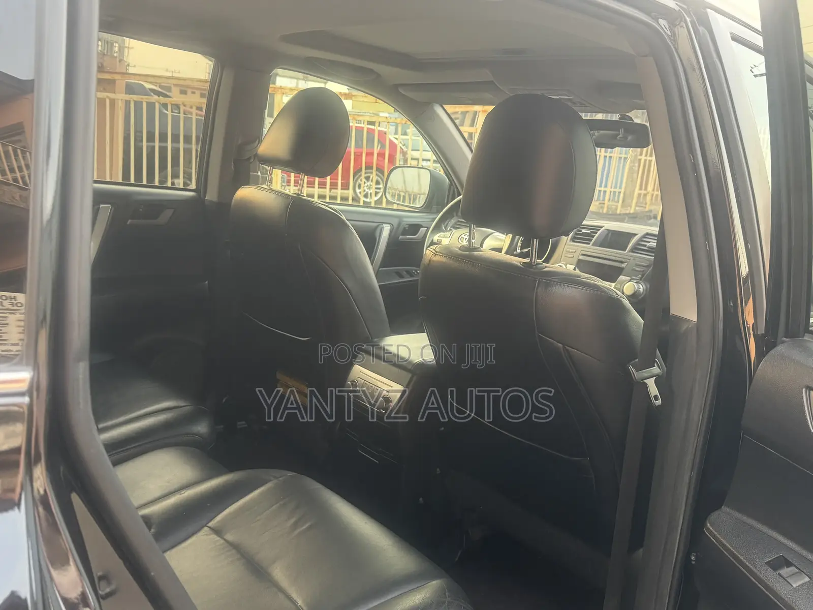 Toyota Highlander SE 2011 Black
