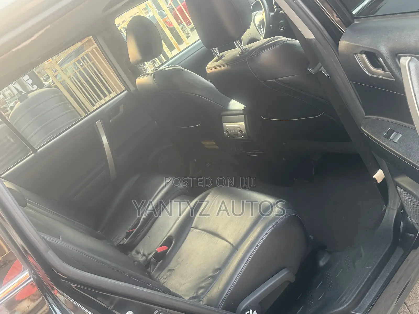 Toyota Highlander SE 2011 Black