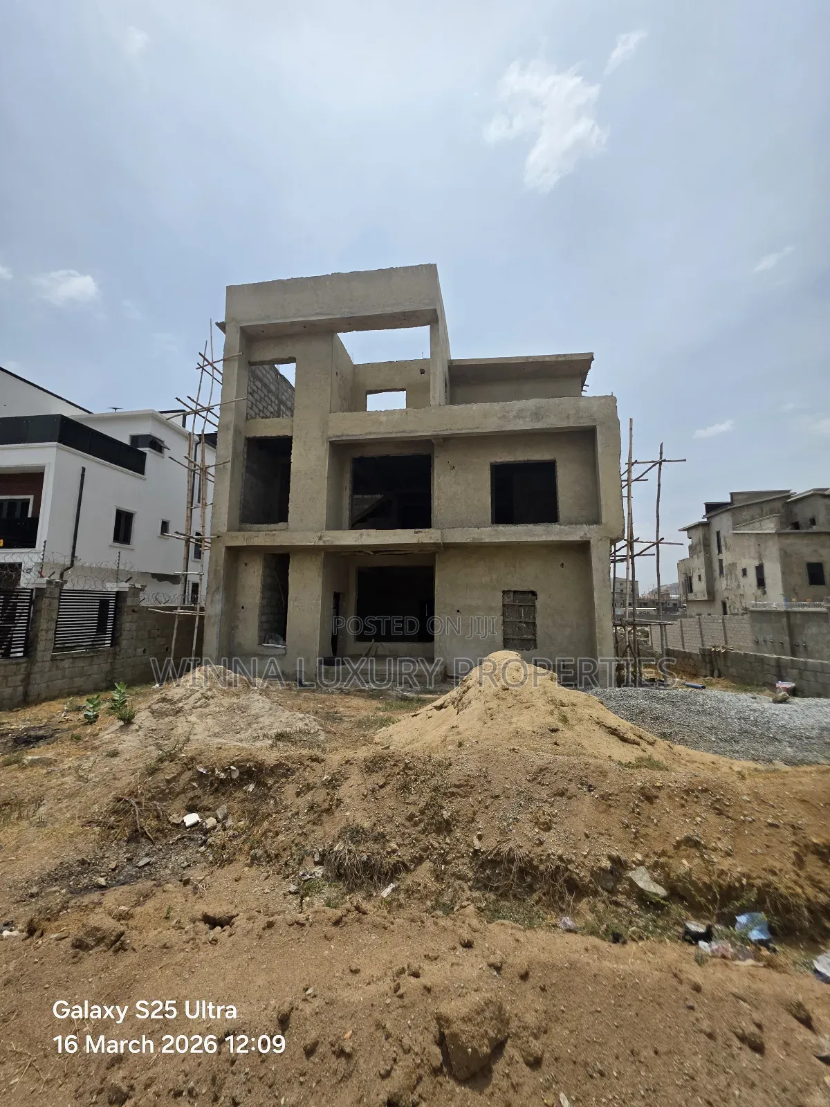 6bdrm Duplex in Aiben, Lugbe District for sale