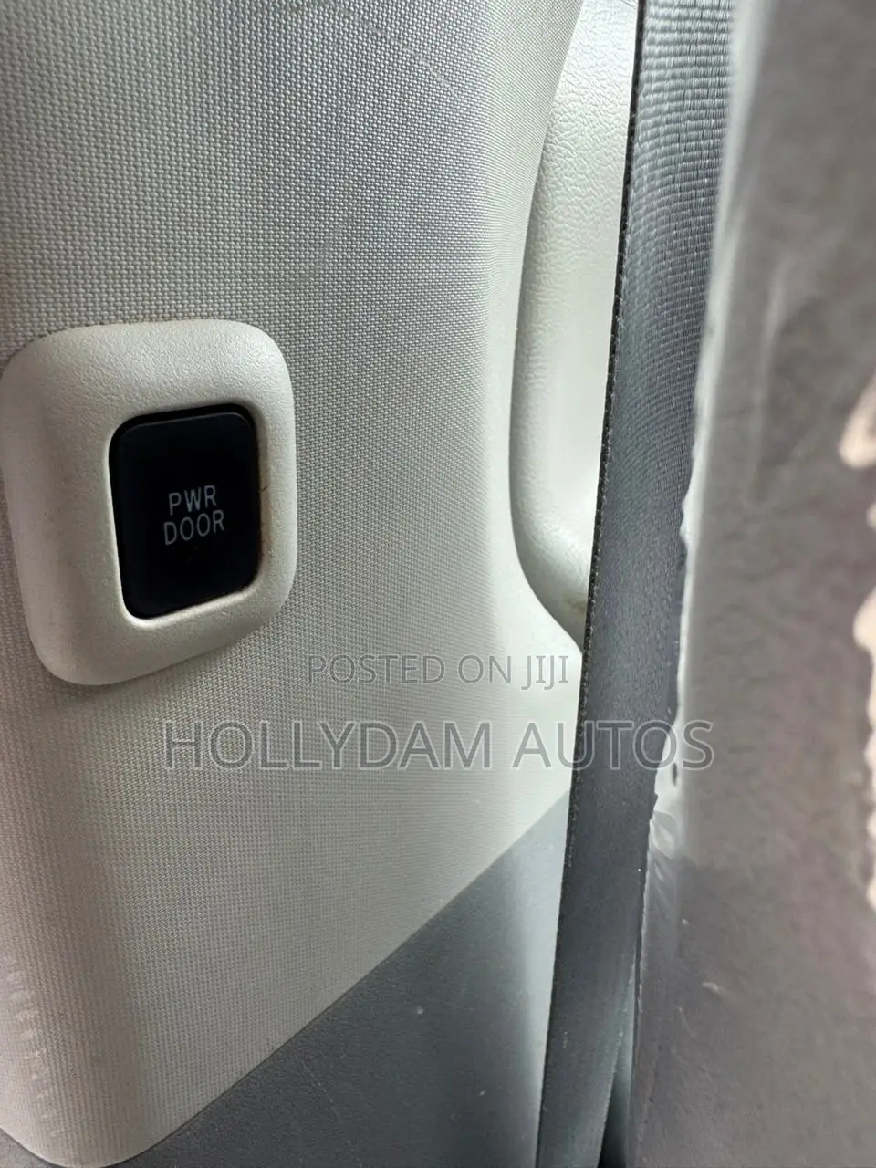 Toyota Sienna XLE FWD 8-Passenger 2013 White