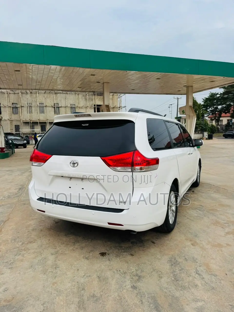 Toyota Sienna XLE FWD 8-Passenger 2013 White