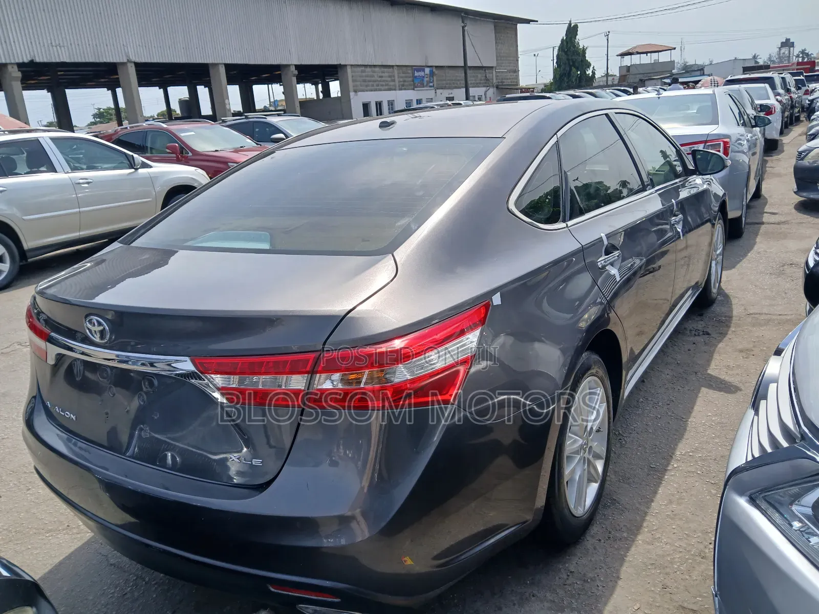Toyota Avalon XLE 4dr Sedan (3.5L 6cyl 6A) 2015 Gray