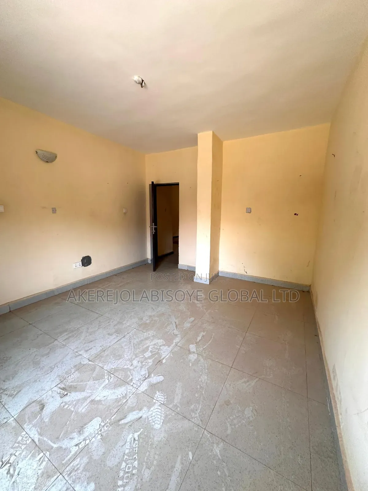 3bdrm Apartment in Gwarinpa Main, Life Camp for rent