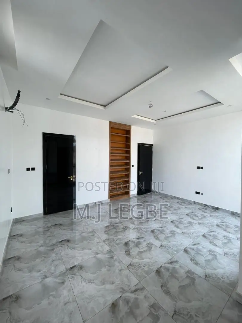 5bdrm Duplex in Osapa, Lekki for sale