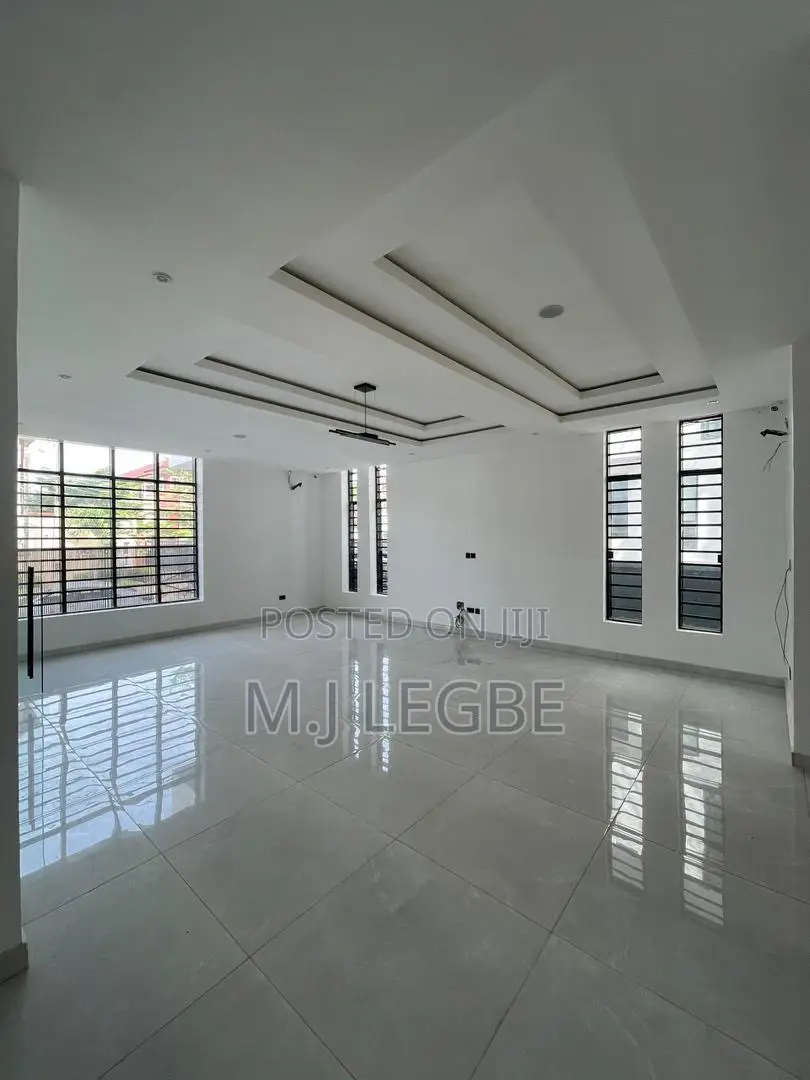 5bdrm Duplex in Osapa, Lekki for sale