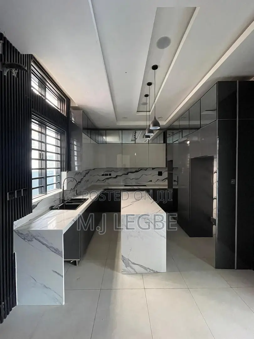 5bdrm Duplex in Osapa, Lekki for sale