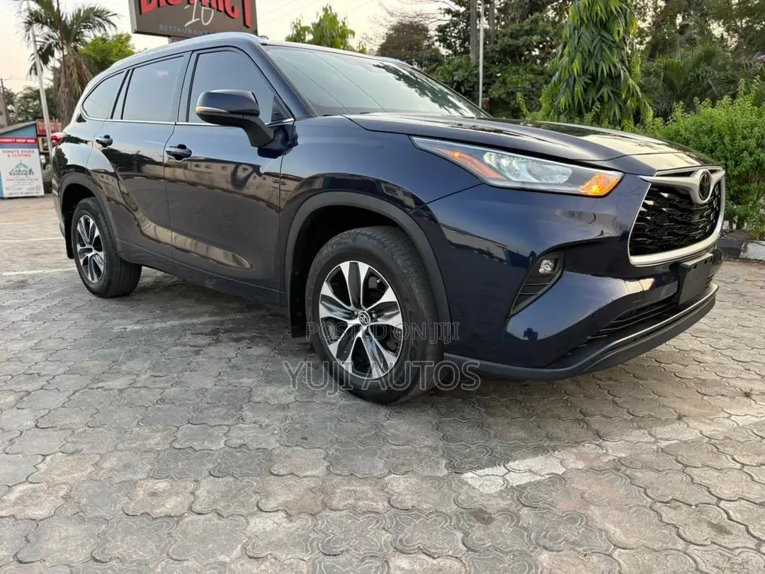 Toyota Highlander 2023 Blue