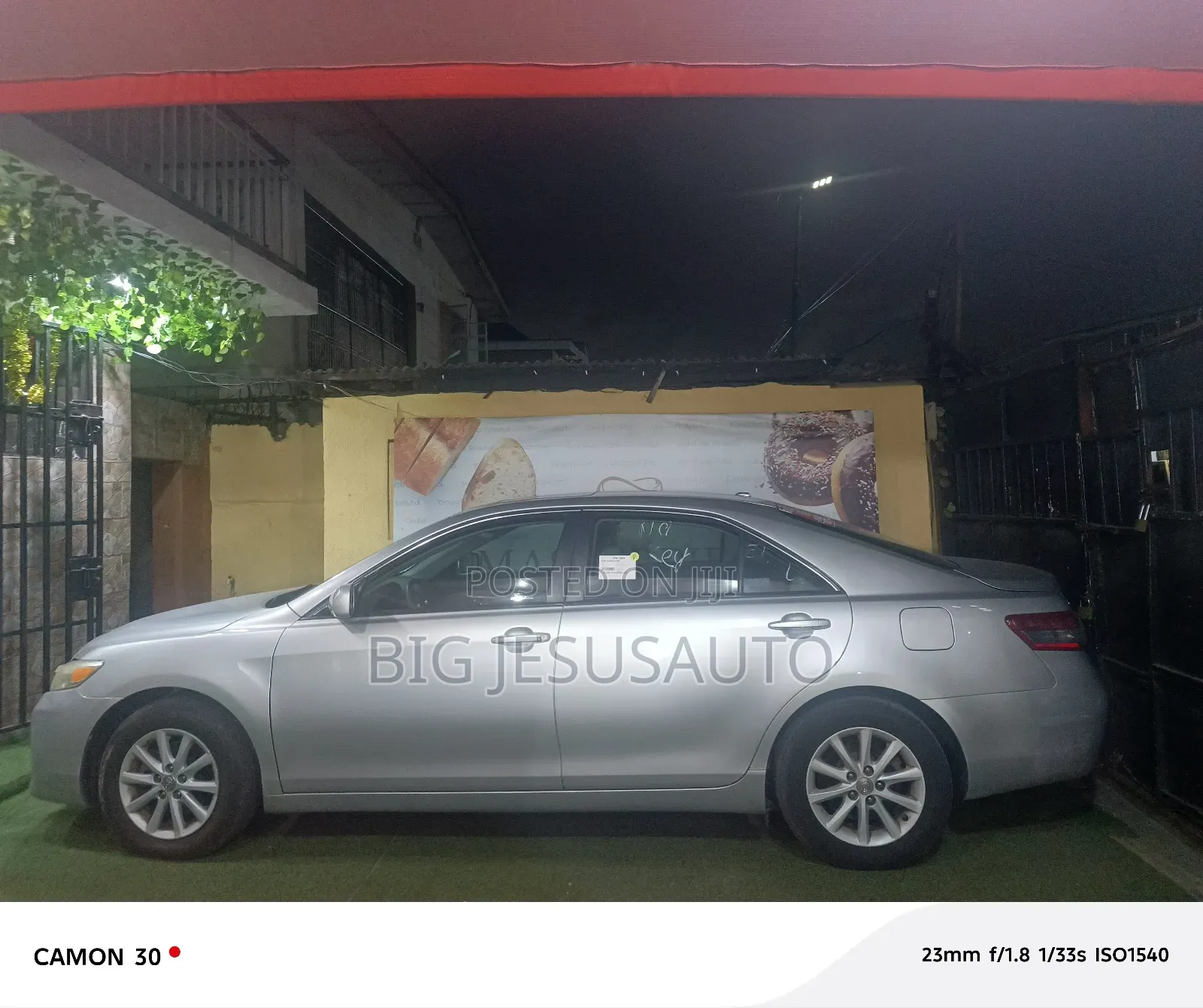 Toyota Camry XLE 4dr Sedan (2.5L 4cyl 6AM) 2010 Silver
