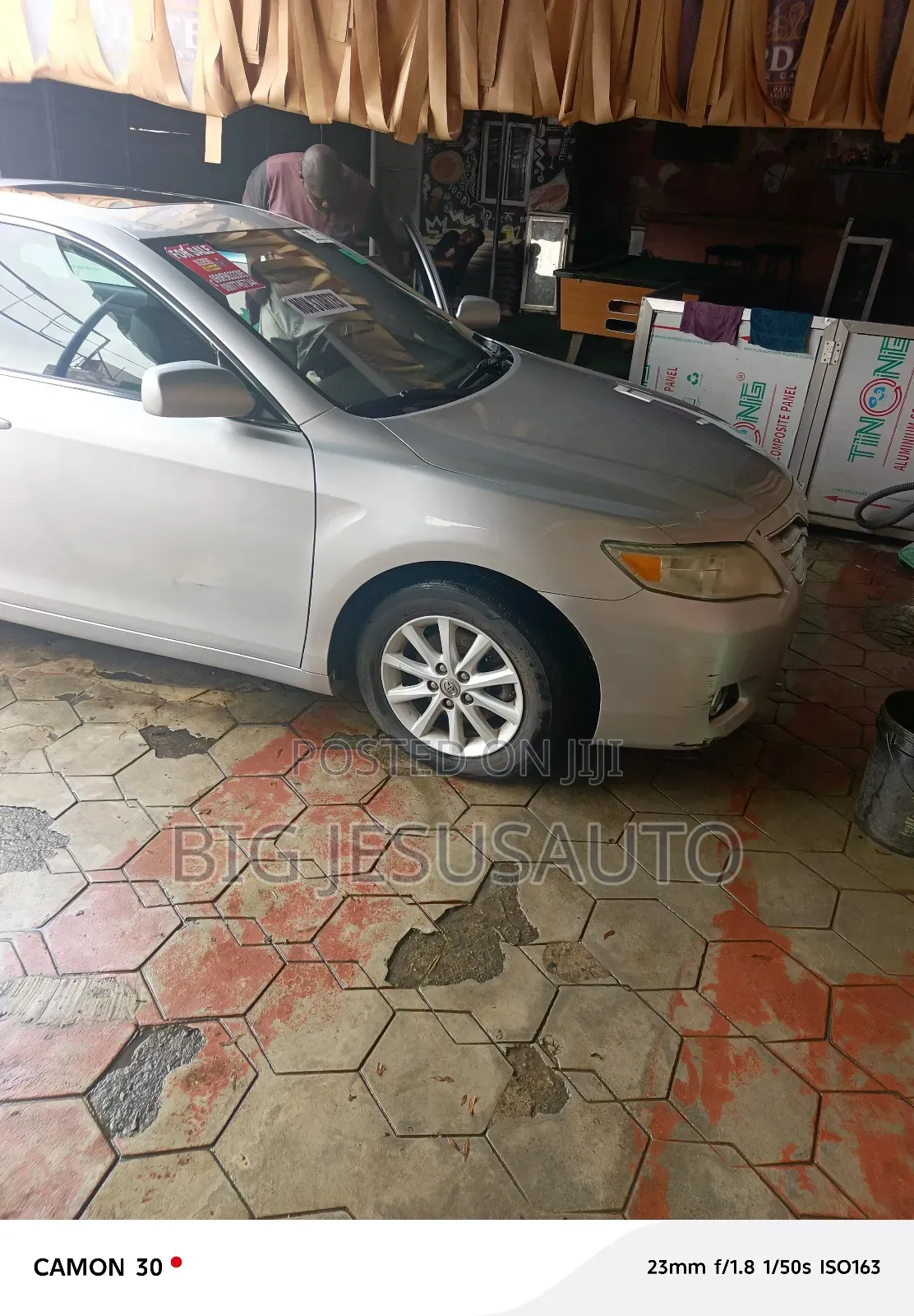 Toyota Camry XLE 4dr Sedan (2.5L 4cyl 6AM) 2010 Silver