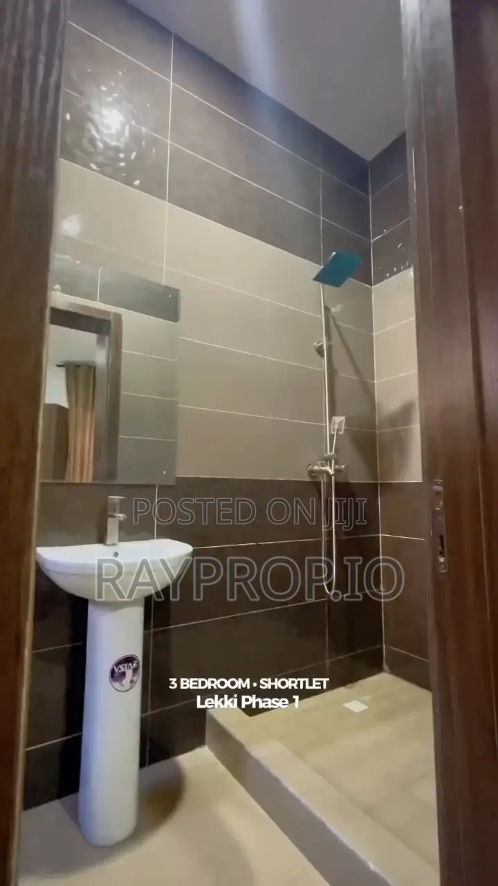 19483etk - 3 Bedroom Shortlet in Lekki Phase 1