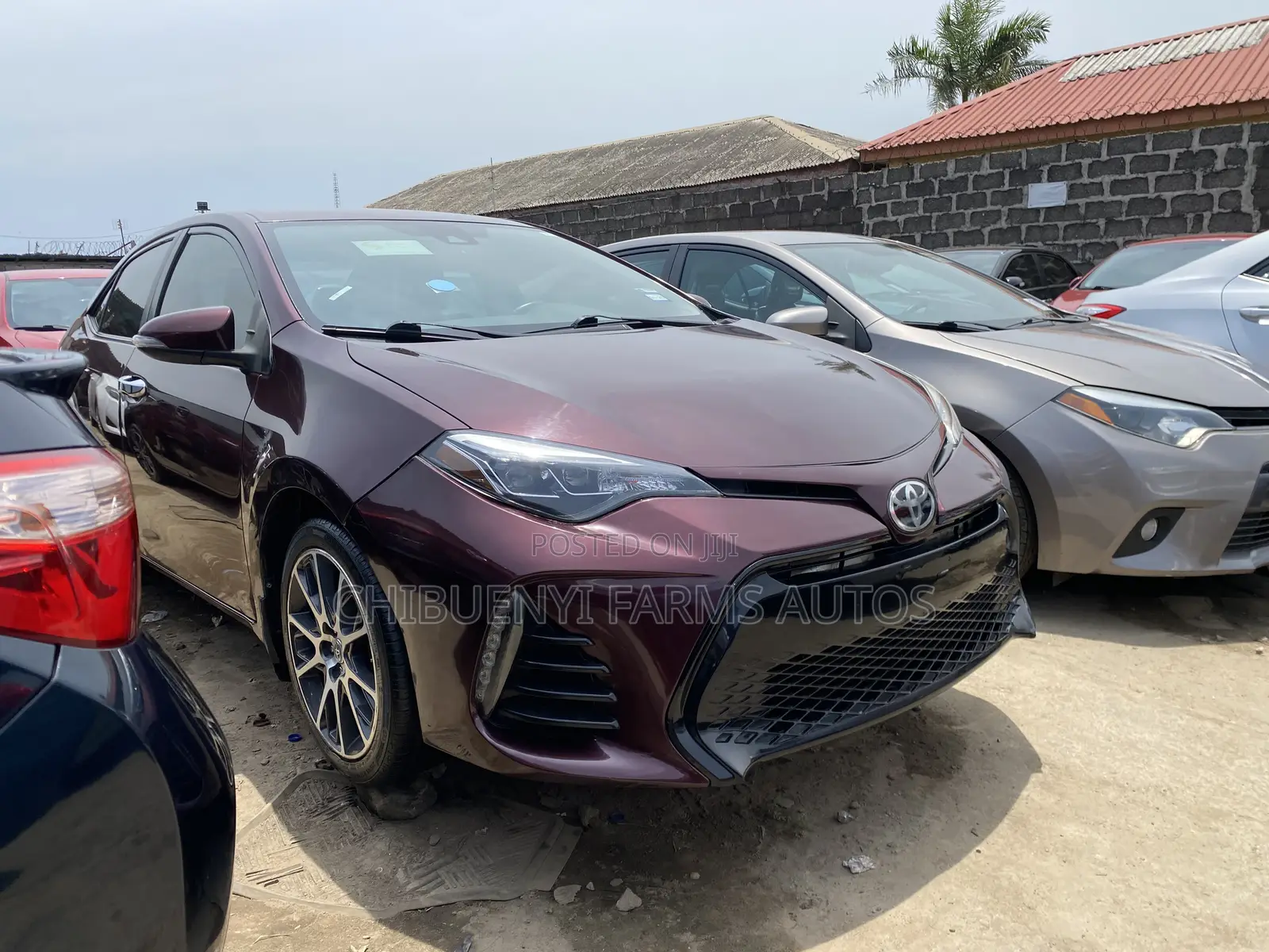 Toyota Corolla SE (1.8L 4cyl 6M) 2018 Maroon