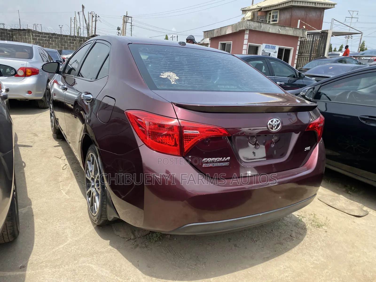 Toyota Corolla SE (1.8L 4cyl 6M) 2018 Maroon