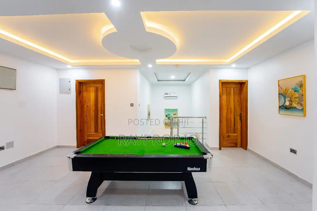 750141mn - 5 Bedroom Shortlet in Lekki Phase 1