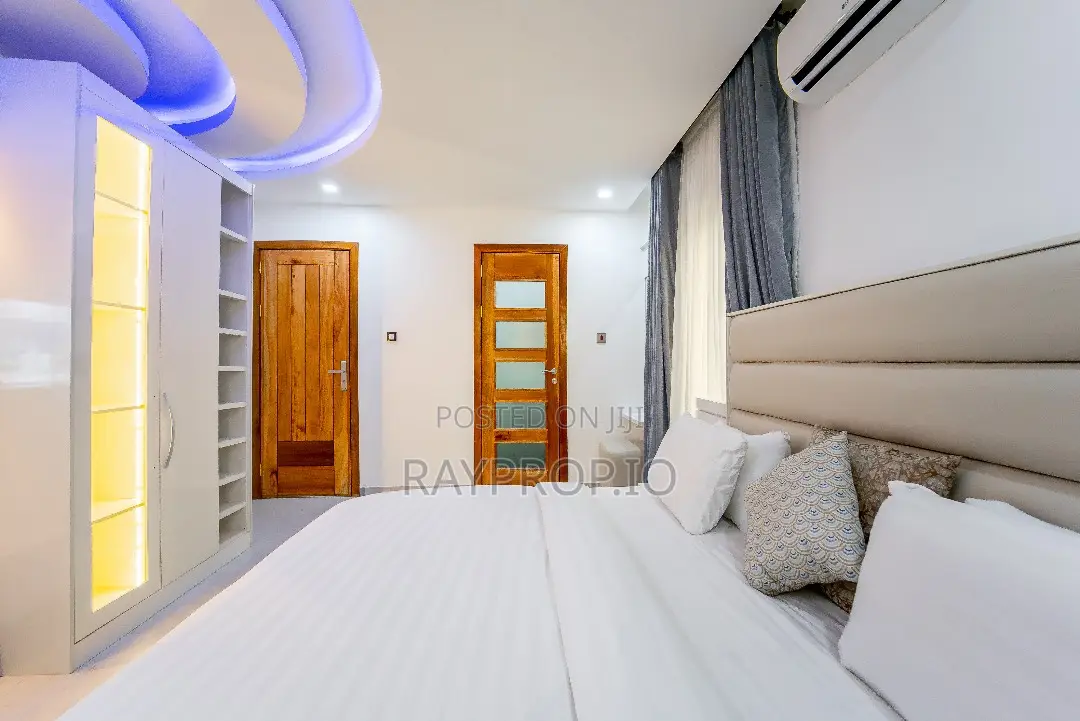750141mn - 5 Bedroom Shortlet in Lekki Phase 1