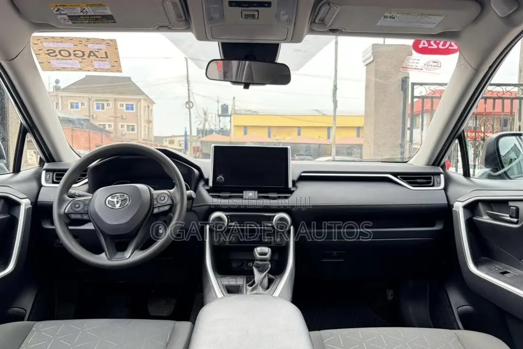 Toyota RAV4 LE AWD 2024 Silver