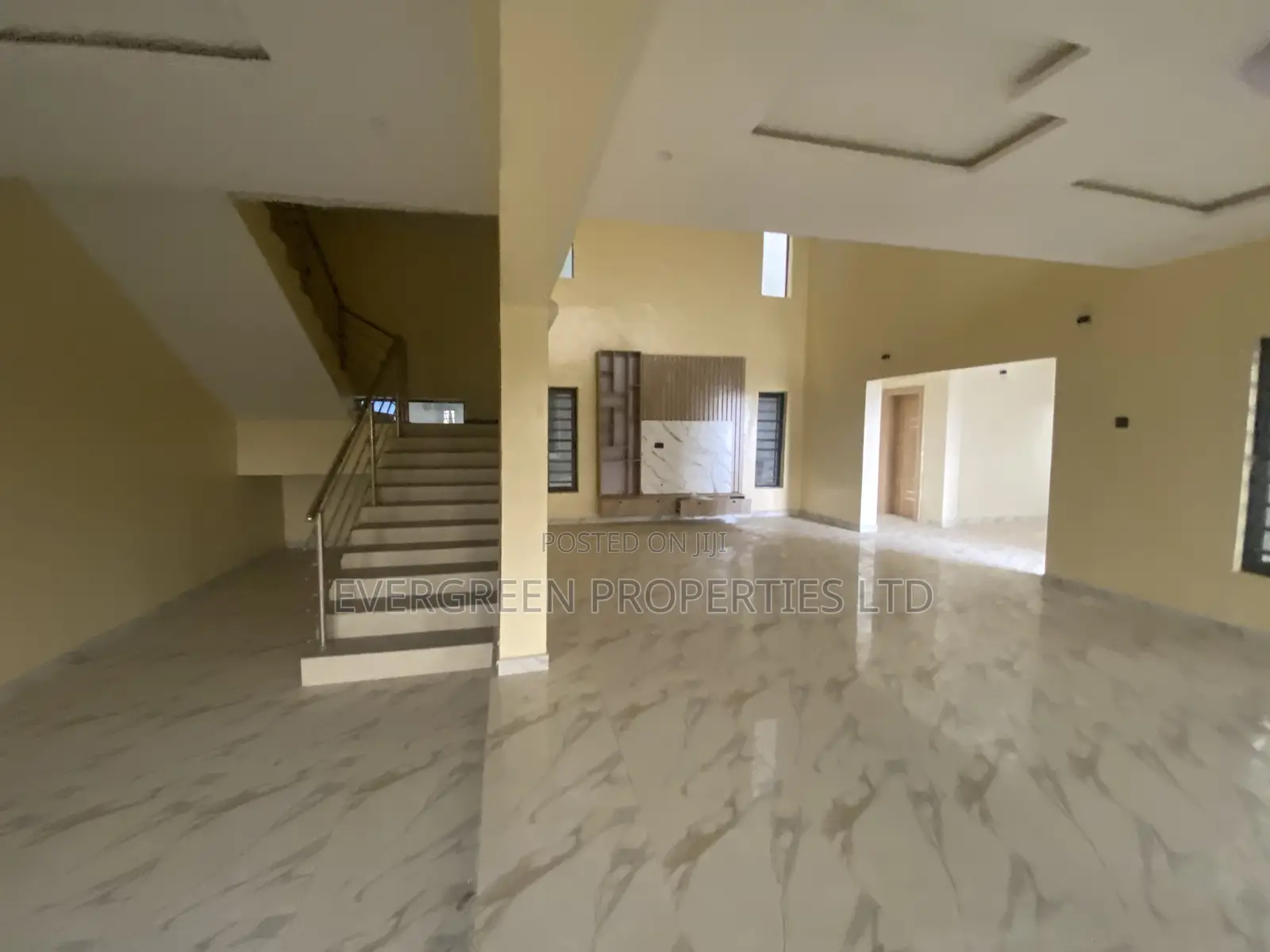 5bdrm Penthouse in Lere Adigun, Basorun for rent