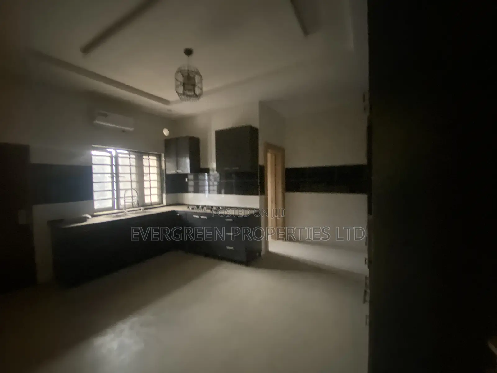 5bdrm Penthouse in Lere Adigun, Basorun for rent