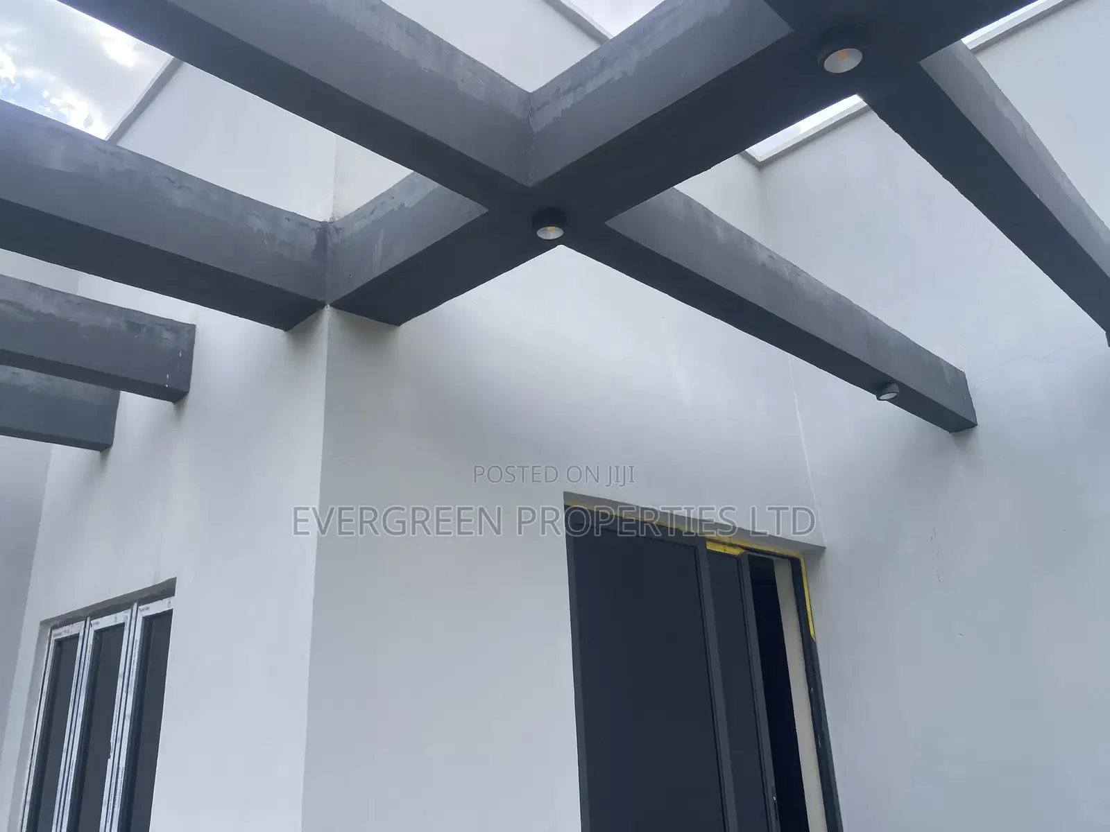 5bdrm Penthouse in Lere Adigun, Basorun for rent
