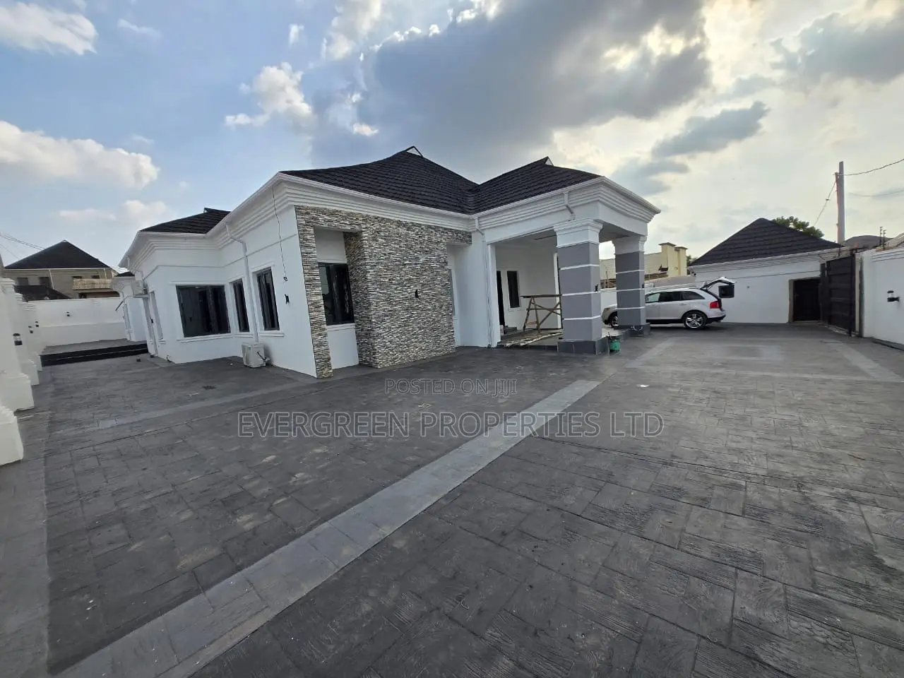 5bdrm Bungalow in Akala Estate, Akobo for sale