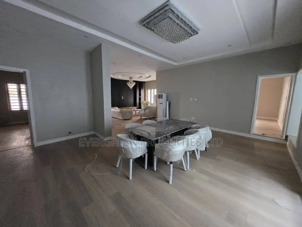 5bdrm Bungalow in Akala Estate, Akobo for sale