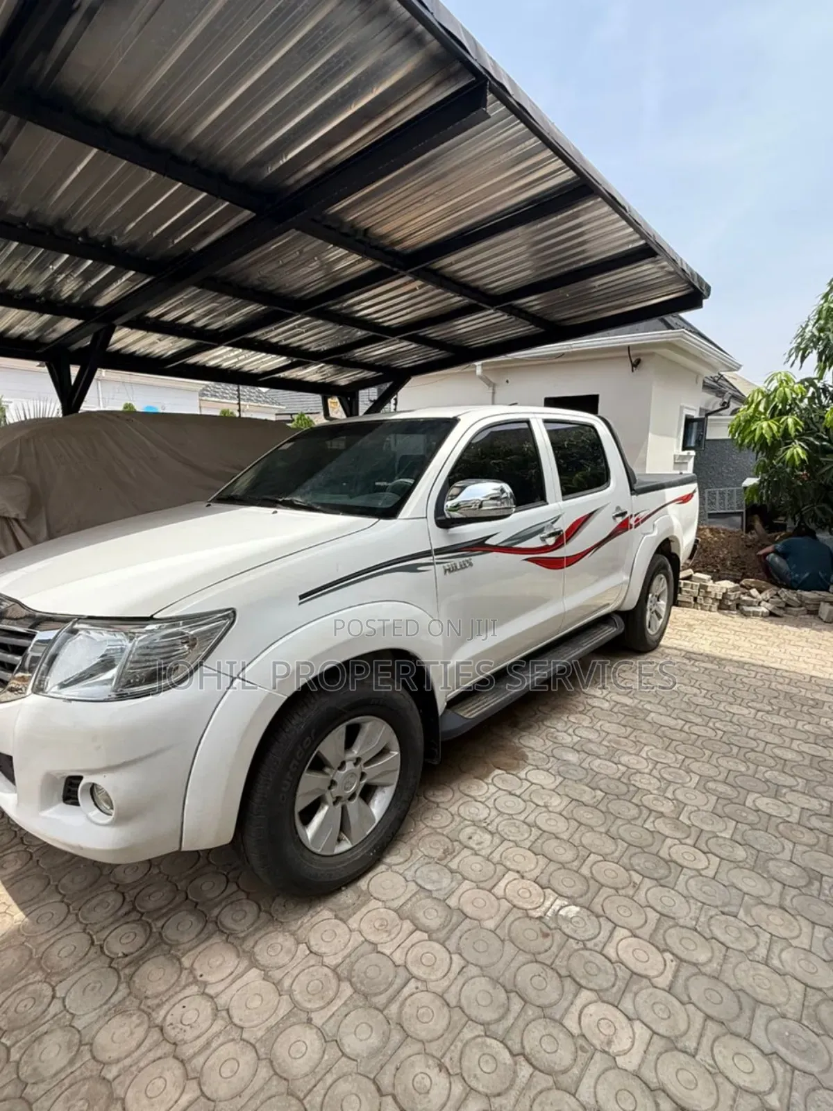 Toyota Hilux SR 4x4 2013 White